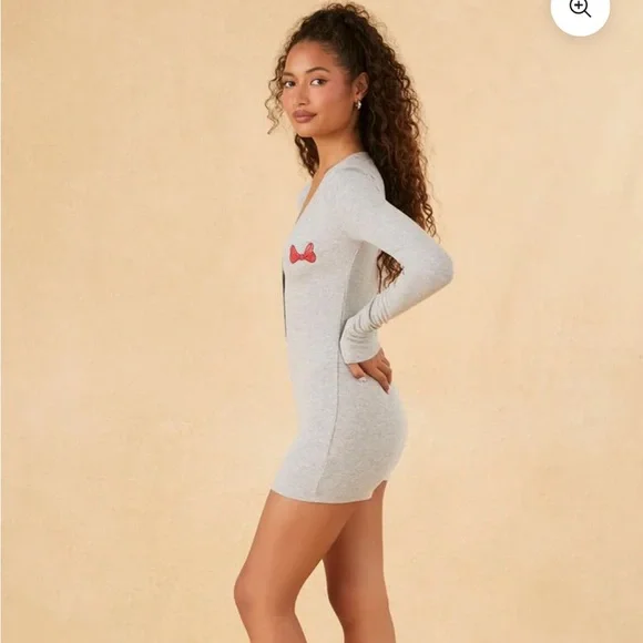 NWT DISNEY MINNIE MOUSE
PAJAMA ROMPER Gray long-sleeve snap button women small - Picture 4 of 9